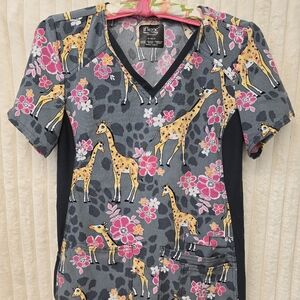 Cherokee iFlex Prints V Neck Top in Spotted In The Wild